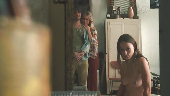 Kelli ist ein MILF-Dienstmädchen, सेक्सी पिक्चर ब्लू वीडियो में das es liebt, auf dem Boden zu masturbieren